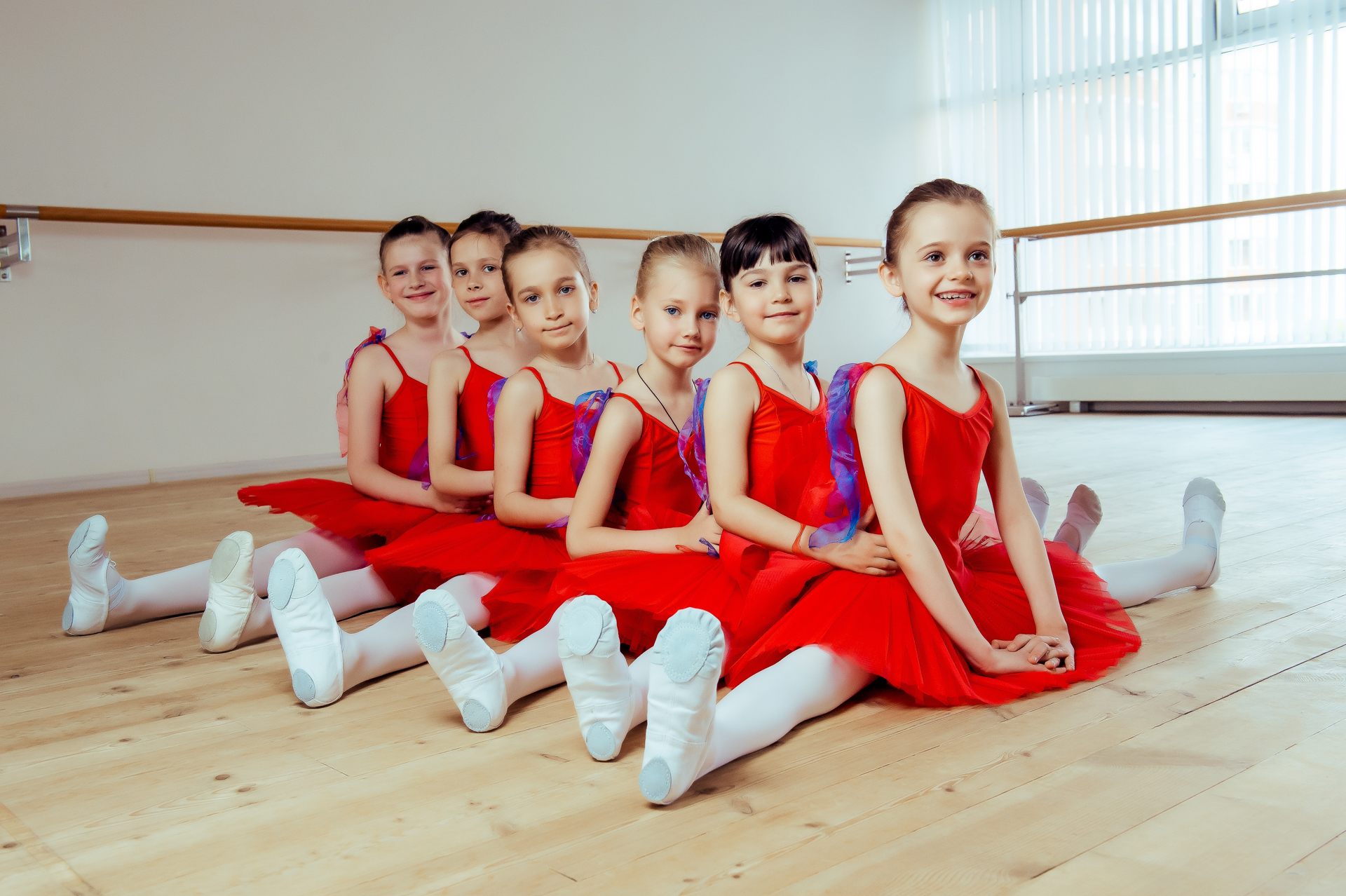 Балетные интенсивы. Школа балета Гармония. Балетная школа СССР. Балетный интенсив для девочек. МГАХ фото занятия.